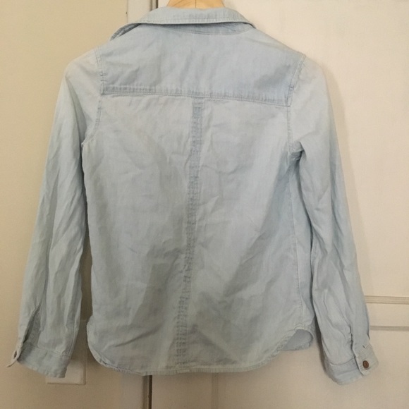 GAP KIDS LIGHT WASH DENIM SHIRT - Picture 2 of 3